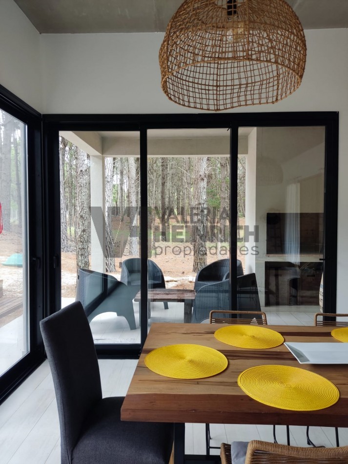 Alquiler y Venta Casa Villarobles con piscina 6 pax