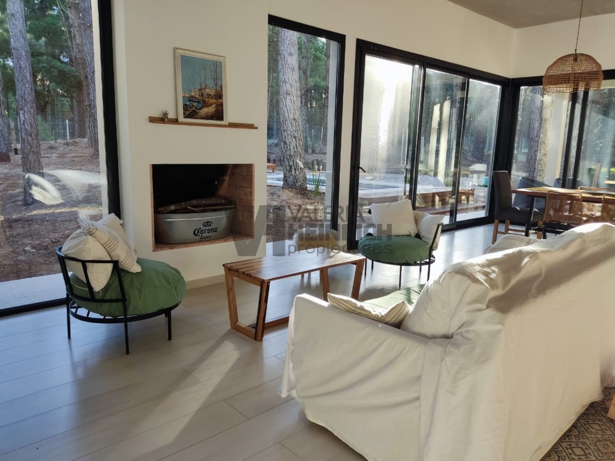 Alquiler y Venta Casa Villarobles con piscina 6 pax