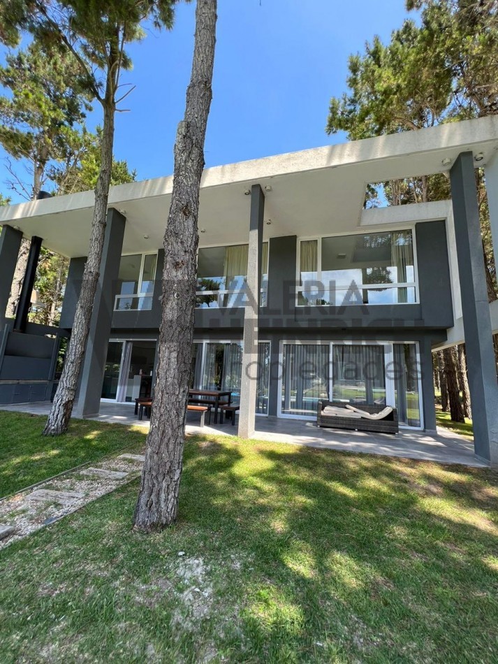 Venta casa Villarobles sobre laguna Albatros 