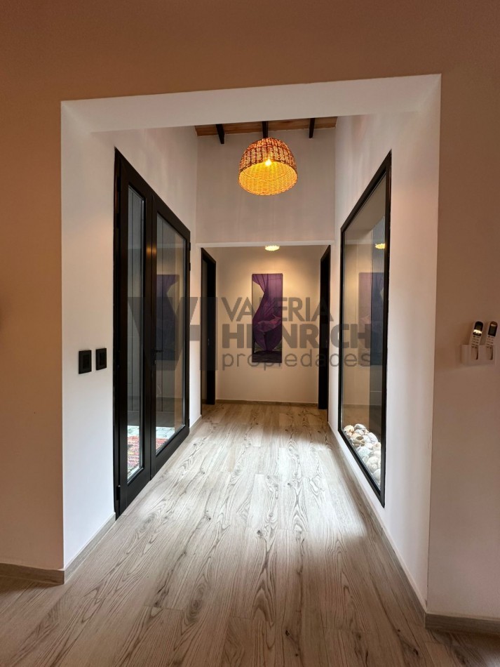 Casa Villarobles. Cerca Pinamar y Costa Esmeralda. Con salida al mar. 20 pax. VENTA y ALQUILER