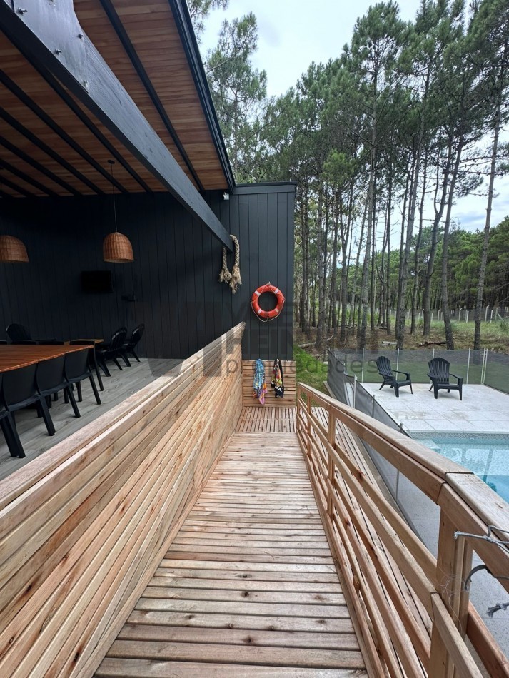 Casa Villarobles. Cerca Pinamar y Costa Esmeralda. Con salida al mar. 20 pax. VENTA y ALQUILER