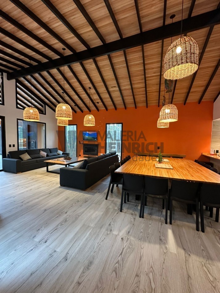 Casa Villarobles. Cerca Pinamar y Costa Esmeralda. Con salida al mar. 20 pax. VENTA y ALQUILER