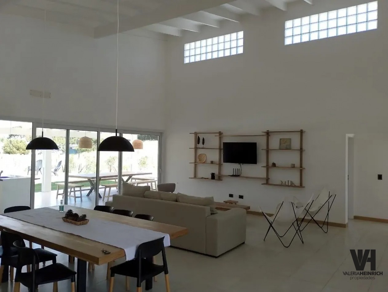 Venta Costa Esmeralda Ecuestre 4 dorm pileta 