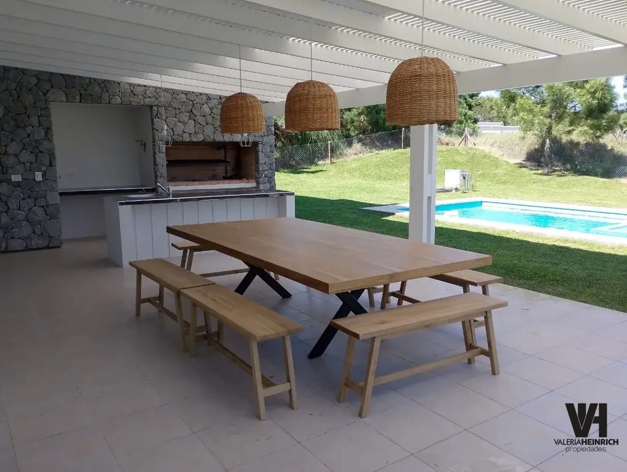 Venta Costa Esmeralda Ecuestre 4 dorm pileta 