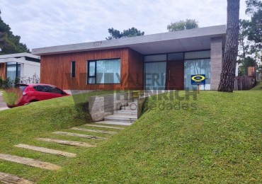 Casa en venta en barrio Alamos Pinamar