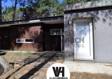 Venta casa Villarobles Pinamar  4 dorm.