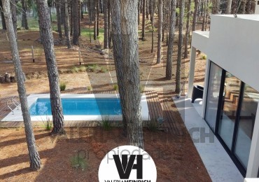 Alquiler y Venta Casa Villarobles con piscina 6 pax. 