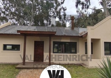 Casa en venta estilo campo costa esmeralda deportiva