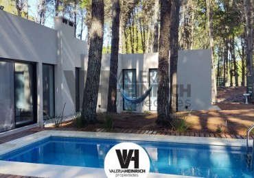 Alquiler y Venta Casa Villarobles con piscina 6 pax